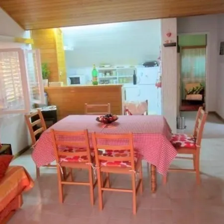 Fuer 3 Personen 1 Kind Ca 68 M Sup2 In Zaboric, Dalmatien Gespanschaft Sibenik Knin بيت للعطل *