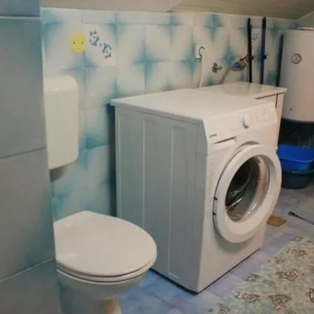 Fuer 3 Personen 1 Kind Ca 68 M Sup2 In Zaboric, Dalmatien Gespanschaft Sibenik Knin بيت للعطل زابوريتش