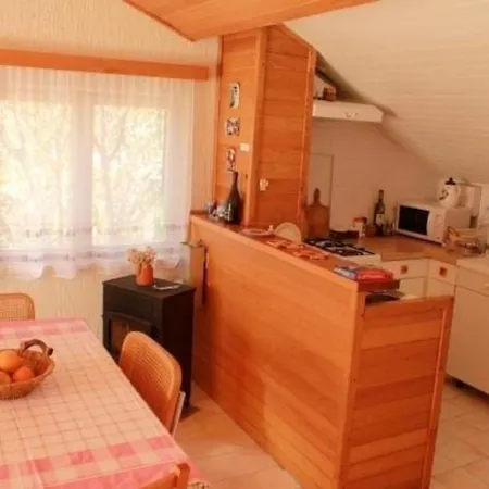 Fuer 3 Personen 1 Kind Ca 68 M Sup2 In Zaboric, Dalmatien Gespanschaft Sibenik Knin بيت للعطل زابوريتش