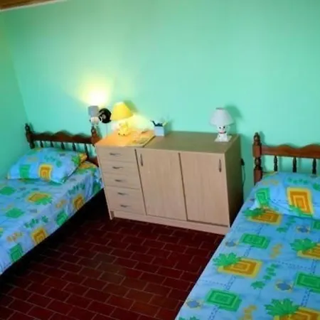 Fuer 3 Personen 1 Kind Ca 68 M Sup2 In Zaboric, Dalmatien Gespanschaft Sibenik Knin بيت للعطل