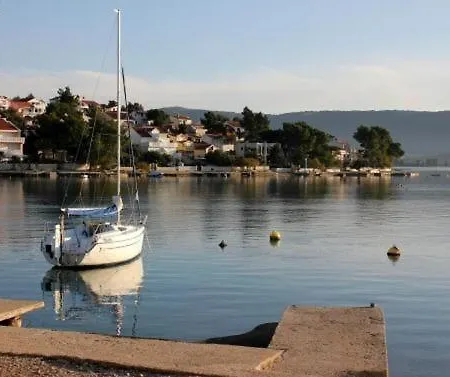 Fuer 3 Personen 1 Kind Ca 68 Qm In Zaboric, Dalmatien Norddalmatien Holiday home Zaboric